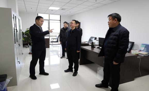 高義廳長(zhǎng)春節(jié)前夕到省建設(shè)工程消防技術(shù)中心看望慰問(wèn)干部職工